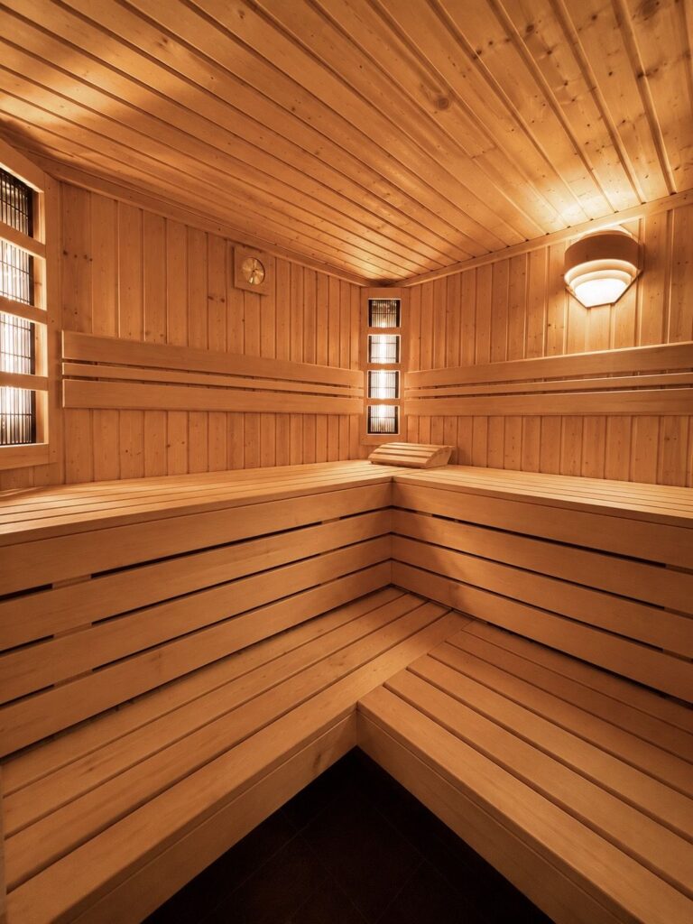Sauna – drewniane ławy